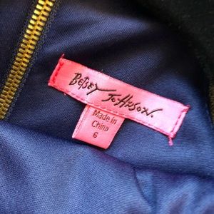 Betsey Johnson Dresses - NWOT Betsey Johnson dress Betsey Johnson Dresses - NWOT Betsey Johnson dress